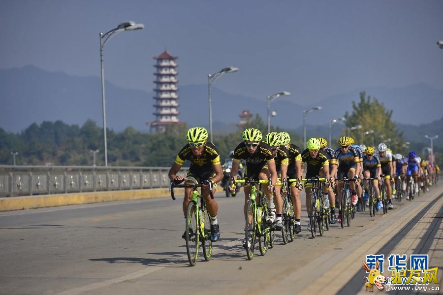 10��15�գ�ѡ���Ǵ������سǵ������¾��������գ�����컷۶�����������г��������������α�����RTSɭ�ؿͳ��ӳ��ֱ���˹������ιھ��� ¿�������������