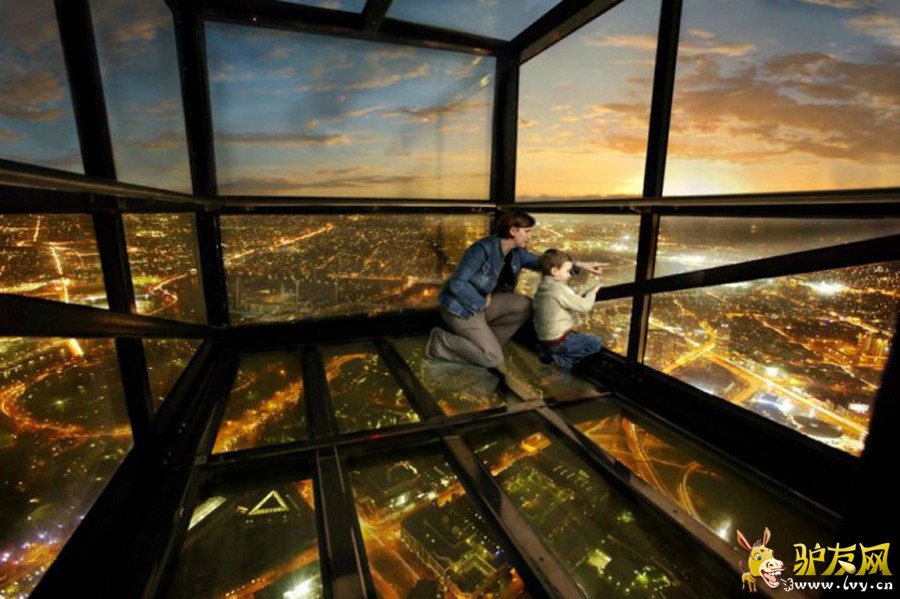 �ڷ���С���������3842�׸ߵ����������һ�����˲���Ĳ����۾�̨��������ο��ǿ��Կ����������ڵİ�����˹ɽѩ�����ô��۾�̨�������1000����֮�ߡ�