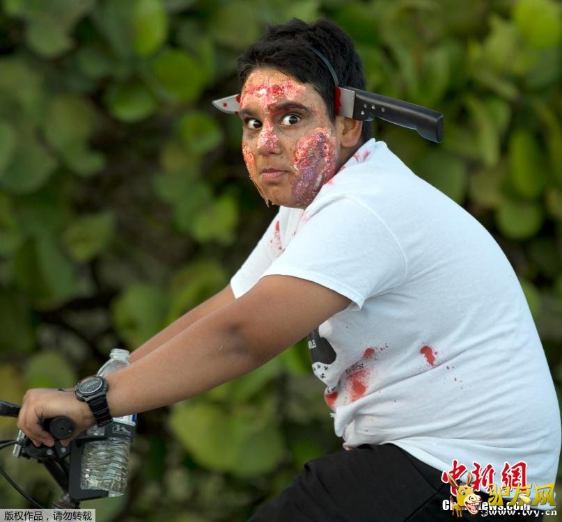 ����ʱ��2014��10��19�գ��������ݻ�ά˹�أ�������Ȼ�����ڼ���С�ɥʬ�����С����Լ7000��װ���ɥʬ�μӡ�