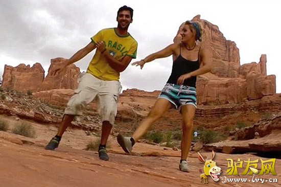 ������ŵ����˸߲��ҵ�������������Ī����ɳĮ�����衣