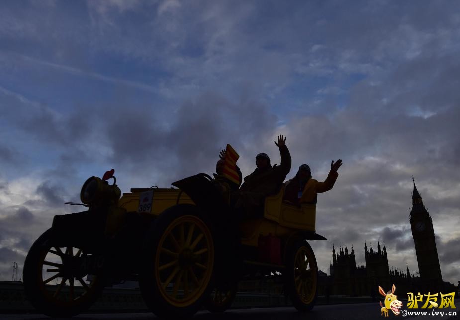 ������11��4�յ�  ����ý��������ǰ��Ӣ�������˵�118�조�׶ص���������ү����������������ʽ�����ѵ�һ���ĹŶ����������׶ؽ�ͷ��