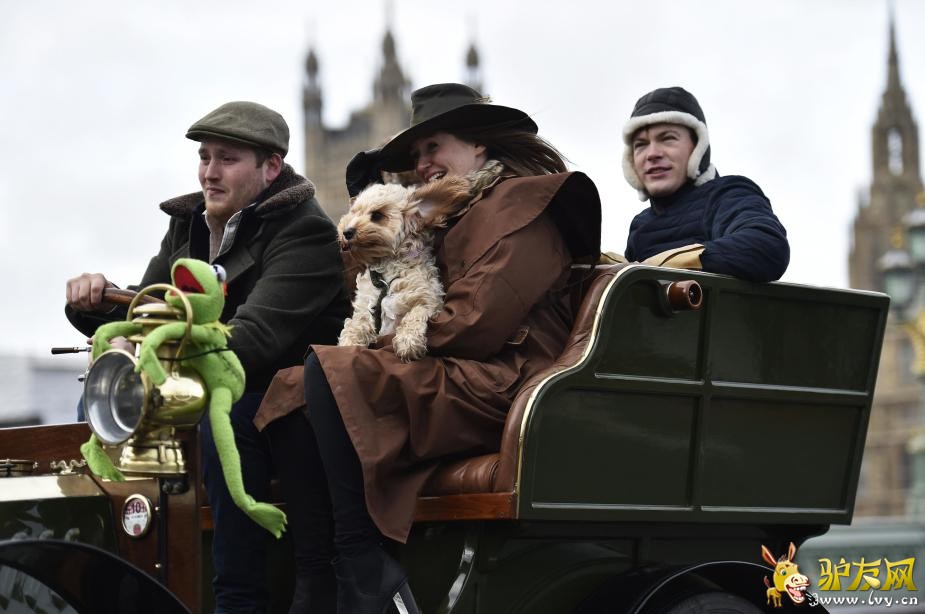 ������11��4�յ�  ����ý��������ǰ��Ӣ�������˵�118�조�׶ص���������ү����������������ʽ�����ѵ�һ���ĹŶ����������׶ؽ�ͷ��