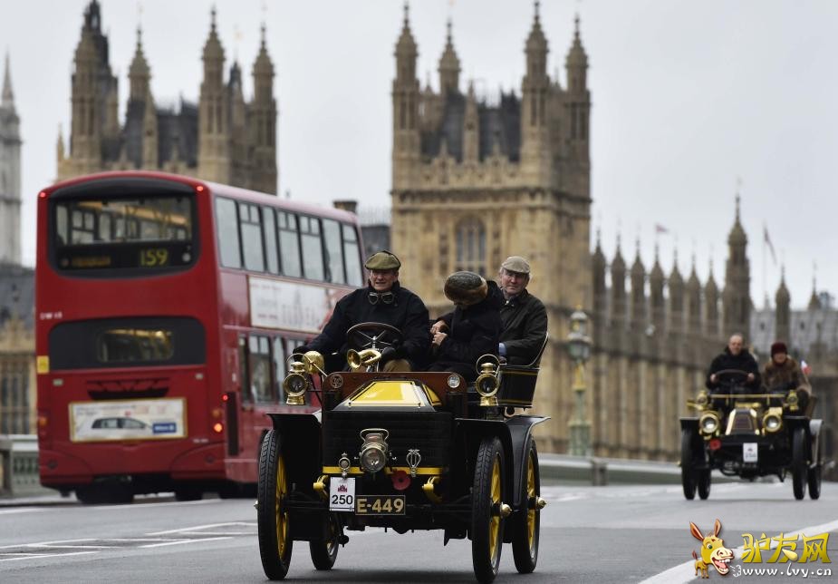 ������11��4�յ�  ����ý��������ǰ��Ӣ�������˵�118�조�׶ص���������ү����������������ʽ�����ѵ�һ���ĹŶ����������׶ؽ�ͷ��