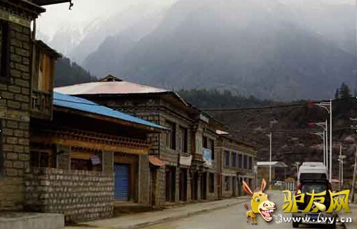 ������ѩɽ��ڣ�����������ңң������