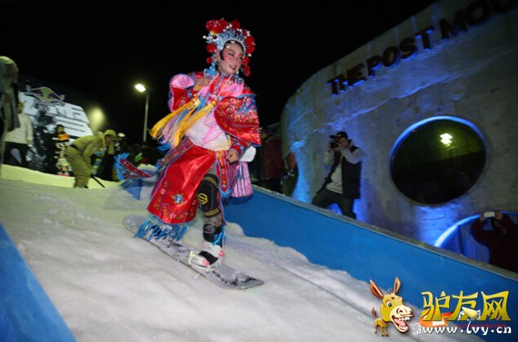 һ���¹�Ӣװ���Ů������������Ѹ�ٵ�ȼ�ֳ�����