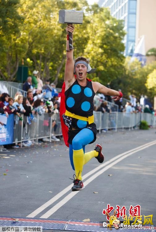 ����ʱ��11��16�գ����������������ݰ��ɺ�ķ�ĵ�˹����԰�������������ˡ���������������ܡ�ѡ�������Ÿ��ֳ���Ӣ�۵ķ��Σ��������ܡ�