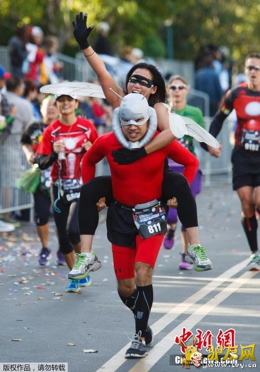 ����ʱ��11��16�գ����������������ݰ��ɺ�ķ�ĵ�˹����԰�������������ˡ���������������ܡ�ѡ�������Ÿ��ֳ���Ӣ�۵ķ��Σ��������ܡ�