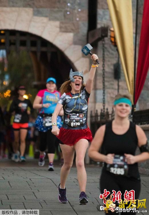 ����ʱ��11��16�գ����������������ݰ��ɺ�ķ�ĵ�˹����԰�������������ˡ���������������ܡ�ѡ�������Ÿ��ֳ���Ӣ�۵ķ��Σ��������ܡ�