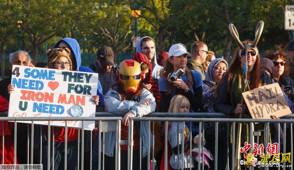 ����ʱ��11��16�գ����������������ݰ��ɺ�ķ�ĵ�˹����԰�������������ˡ���������������ܡ�ѡ�������Ÿ��ֳ���Ӣ�۵ķ��Σ��������ܡ�