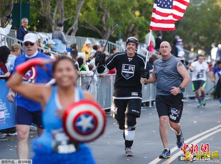 ����ʱ��11��16�գ����������������ݰ��ɺ�ķ�ĵ�˹����԰�������������ˡ���������������ܡ�ѡ�������Ÿ��ֳ���Ӣ�۵ķ��Σ��������ܡ�