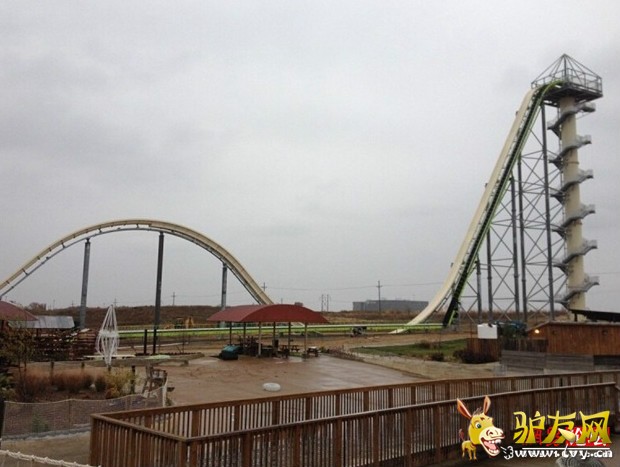 ��³��ˮ����2014��7�¶Թ��ڿ��ţ��������ϸ߶���ߡ��ٶ�����ˮ���ݡ����ˮ���ݵ�һ�˽��ڸ���֮�ϣ��ο���˳������ת25���䣬��264��̨�ײ��ܵ���������