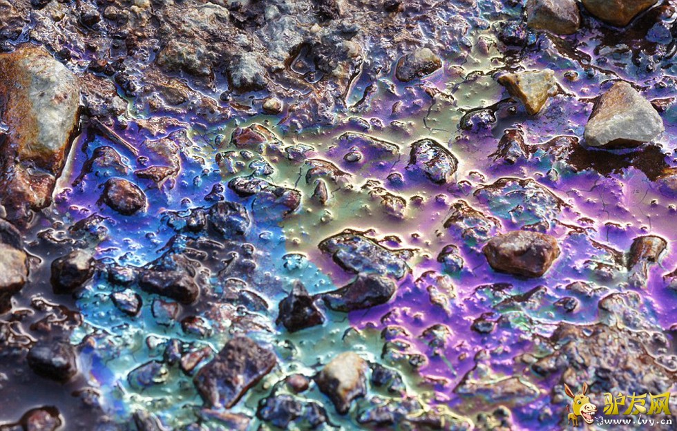 ͼΪ�������������ɽ��������һ��������ɫСϪ����ҳ��ͼ