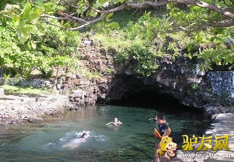 ���λ����Ħ���ڲ�¬�����������ߵ���Ȼ��Ӿ����֮ǰ���ܵķ綴һ������ȴ���ҽ����γɡ�