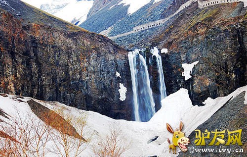 ����֮�⣬����ɽ����������ï�ܵ�ԭʼɭ�֣������ڲ���Ĺ�ľ�У�������Ȼ���ɣ�����һ���ֺ�ѩԭ�ľ���