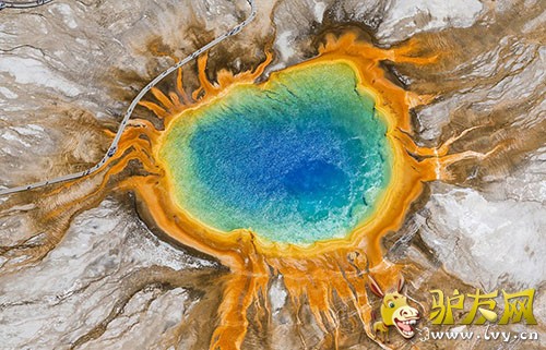 ������ʯ��԰���������⾵��Ȫ��������һ���������ϵĻ�ɽ��