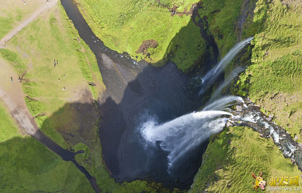 ������ʯ��԰���������⾵��Ȫ��������һ���������ϵĻ�ɽ����ҳ��ͼ