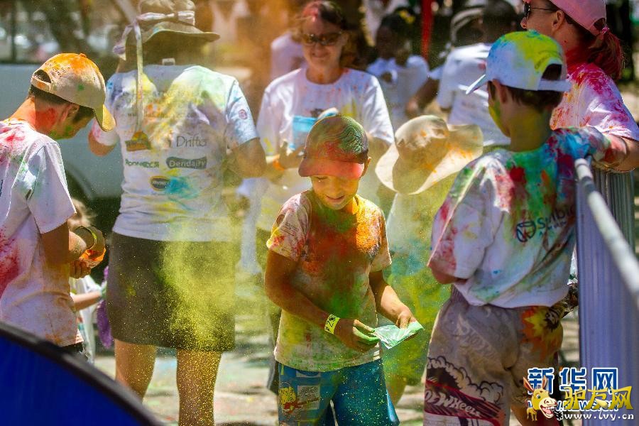 12��6�գ��ڽ�Ͳ�Τ�׶������ף����ǲμӡ���ɫ�ܡ�������գ�����ŷ���ġ���ɫ�ܡ�������ϲ����޹��ҽ�Ͳ�Τ����������뽫���׸����ض��ﱣ����֯�����ƶ�ͯЭ�ᡣ ¿���緢