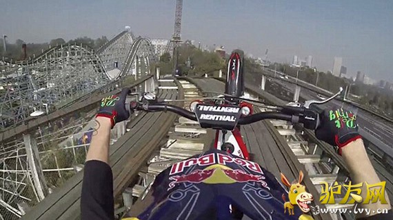 �Ű��ɽ�������һ���¾��硣