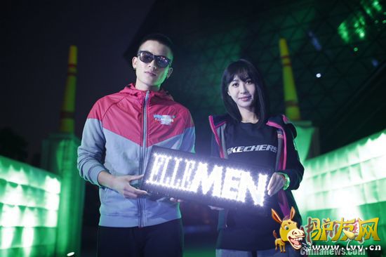 ������12��16�յ� ���գ�Ů����ƶ�����ĳ������ֳ�����������ƶ����ų������˶�װΪ�������ܡ����ĳ��ֲ�����ȼ������������գ��������˹�ע������������Ҫ�����������������е��ס�