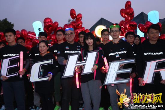 ������12��16�յ� ���գ�Ů����ƶ�����ĳ������ֳ�����������ƶ����ų������˶�װΪ�������ܡ����ĳ��ֲ�����ȼ������������գ��������˹�ע������������Ҫ�����������������е��ס�