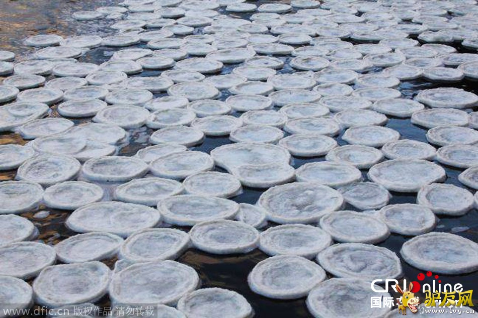 ����ʱ��2014��12��18�գ�Ӣ���ո����Ϻ���Ư�����ɱ�״�ı��顣����ѧ��Jamie Urquhart��ʾ����������ĭƯ����ˮ���ϣ���ʼ��������໥��ײ���Ż��γ�������״��