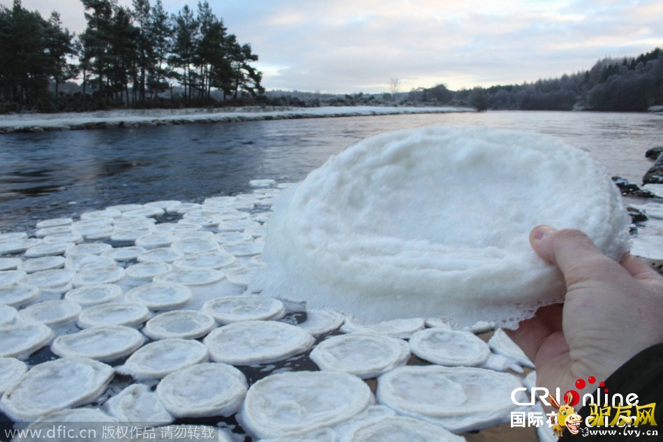 ����ʱ��2014��12��18�գ�Ӣ���ո����Ϻ���Ư�����ɱ�״�ı��顣����ѧ��Jamie Urquhart��ʾ����������ĭƯ����ˮ���ϣ���ʼ��������໥��ײ���Ż��γ�������״��