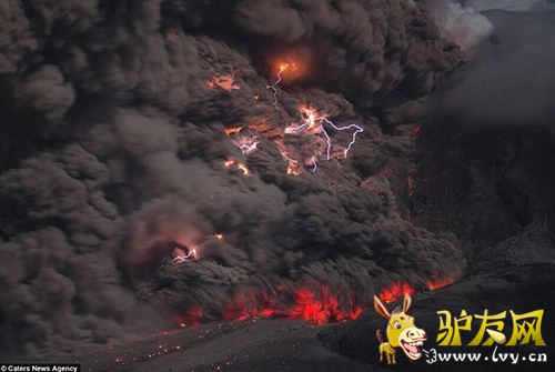 ��Ӱʦ��ӡ��ץ�ĵ��Ļ�ɽ�緢���׵��ཻ�ڵľ��˵���Ƭ��