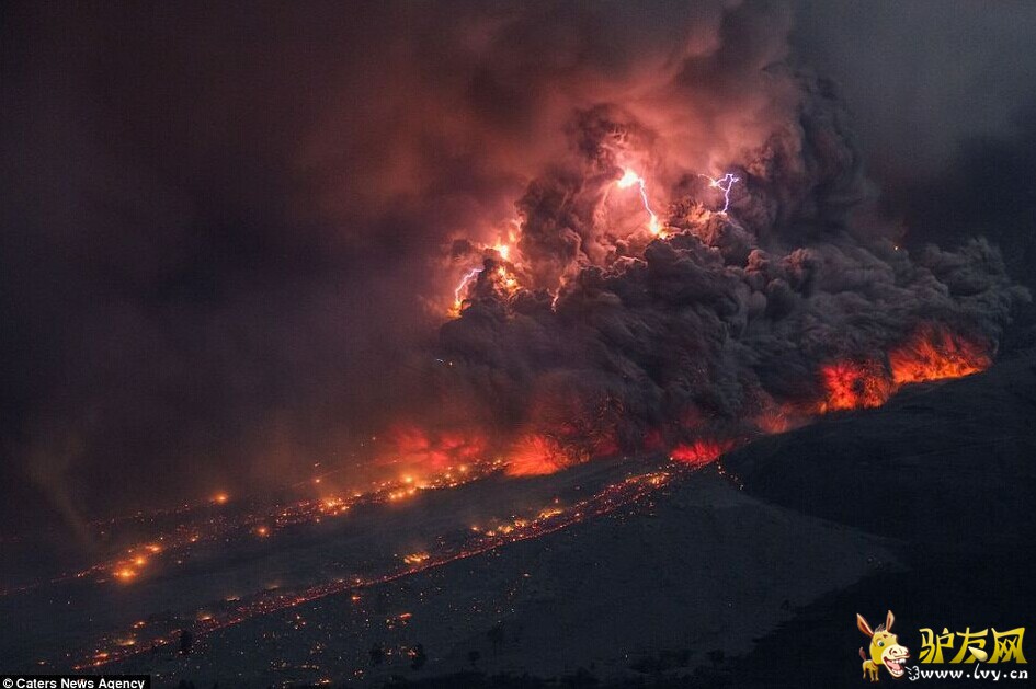 ��Ӱʦ��ӡ��ץ�ĵ��Ļ�ɽ�緢���׵��ཻ�ڵľ��˵���Ƭ����ҳ��ͼ