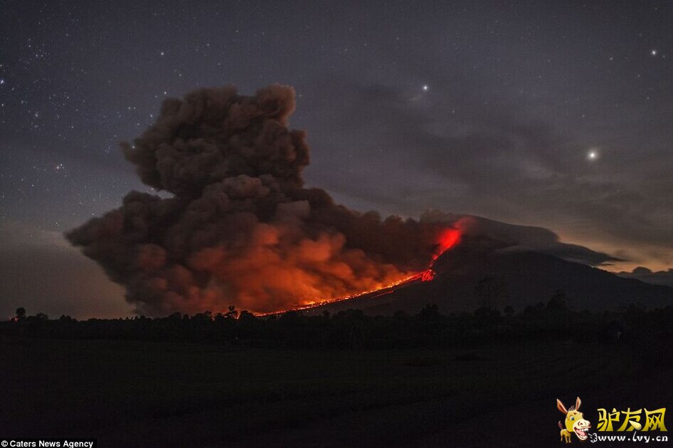 ��Ӱʦ��ӡ��ץ�ĵ��Ļ�ɽ�緢���׵��ཻ�ڵľ��˵���Ƭ����ҳ��ͼ