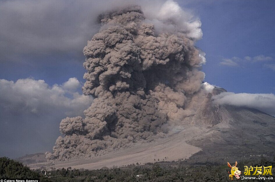 ��Ӱʦ��ӡ��ץ�ĵ��Ļ�ɽ�緢���׵��ཻ�ڵľ��˵���Ƭ����ҳ��ͼ