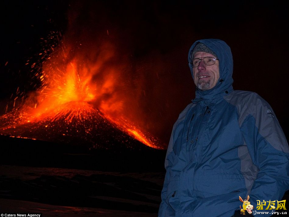 ��Ӱʦ��ӡ��ץ�ĵ��Ļ�ɽ�緢���׵��ཻ�ڵľ��˵���Ƭ����ҳ��ͼ