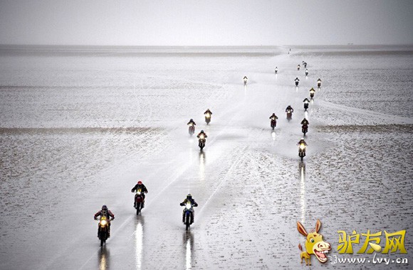 �����ɫ��̲