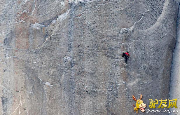 ������1��15�յ�  ����ý����������ʱ��14�գ������������Ұ�������λ�ڼ��ݵ�Լ�����صٹ��ҹ�԰���һ��׳�١�����ͽ�������˰�����Ƥ̹ɽ��һ���900���׵Ĵ�ֱ�ұڡ���һ�ұڱ���Ϊ�������������ʵǵ��ұ�֮һ��