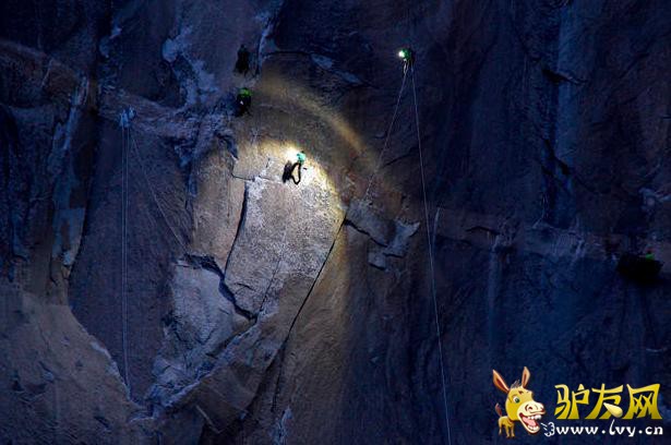 ������1��15�յ�  ����ý����������ʱ��14�գ������������Ұ�������λ�ڼ��ݵ�Լ�����صٹ��ҹ�԰���һ��׳�١�����ͽ�������˰�����Ƥ̹ɽ��һ���900���׵Ĵ�ֱ�ұڡ���һ�ұڱ���Ϊ�������������ʵǵ��ұ�֮һ��