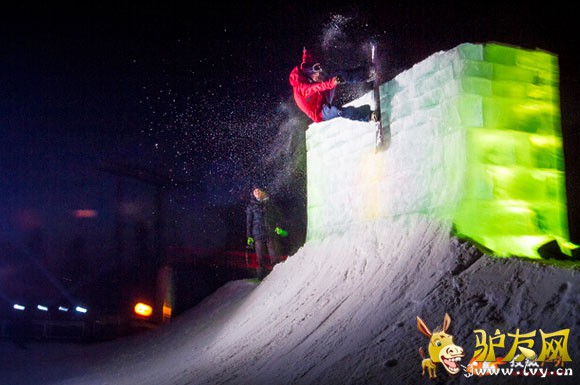 �����ڱ�ǽ���������ѩ���������