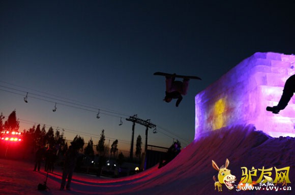 ��ʮ�����ţ��ɽ��������������1��17�վ��У�1��16�����������췽�ٰ조Redbull Highnight�����ڶ໬���ڱ�ǽ�ϴ�������