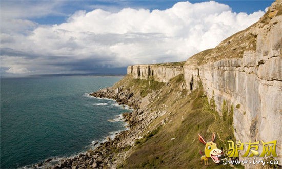 ���Ѿ��ܹ���ɵ����˶��ʵǣ��볢�Ը�Զ��ð�յ�·����һ��λ�ڷ���������˹ɽ?crins�������ո�³�ߵ����Σ���ֵΪ4000�׵�ɽ��������������������ǽ���⴦�����ڰ�����˹ɽ���е�ɽ������ʮ���������ʵǵ�·�ߣ���Ҫ��ֱ��·�ߣ����й̶������������ܹ������ܺõ���ϰ����ʵ�(·��ͨ������50��)�����Զ�����ҵ��˶������������丽����ָ����(Bureau des Guides)��ý�����ָ����