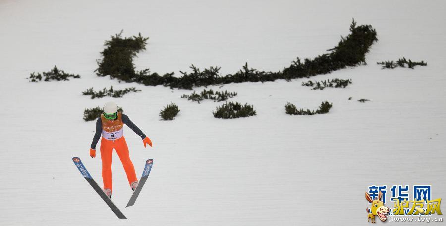 1��27�գ��й�ѡ����ѩҢ�ڲ������С����գ���27�������ѧ�������˶���ı����������У���Ů����̨��ѩ�����У��й�ѡ����ѩҢ��173.5�ֵ��ܳɼ���õ������������й�ѡ���ڴ󶬻���̨��ѩ��Ŀ��ʷ�ϻ�õ���óɼ���¿������߷�ï����