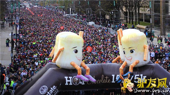 ɫ��·��ȫ��5��������ܹ��������ǻ��⵽��ɫ�ڵ��Ĺ�������ͬ����ɫ������ͬ�Ķ��顣�����ޡ�������ŷ�޾��е�ɫ��·���У�����200���˲μӡ������涼�������˵��ش��ƻ������������ף��ǳ���Ȥ��ÿ30���ӱ��ж���DJ����ͯ��Ϸ�����ߺ�����ɫ�ʽ�Ŀ�������ݡ�����ȫ�궼��ٰ죬�´α�������2015��2���������ÿ���˹�ݿ���˹����˹���о��С�