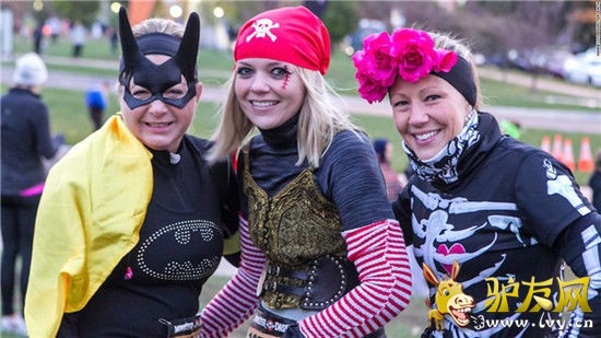 ɫ��·��ȫ��5��������ܹ��������ǻ��⵽��ɫ�ڵ��Ĺ�������ͬ����ɫ������ͬ�Ķ��顣�����ޡ�������ŷ�޾��е�ɫ��·���У�����200���˲μӡ������涼�������˵��ش��ƻ������������ף��ǳ���Ȥ��ÿ30���ӱ��ж���DJ����ͯ��Ϸ�����ߺ�����ɫ�ʽ�Ŀ�������ݡ�����ȫ�궼��ٰ죬�´α�������2015��2���������ÿ���˹�ݿ���˹����˹���о��С�