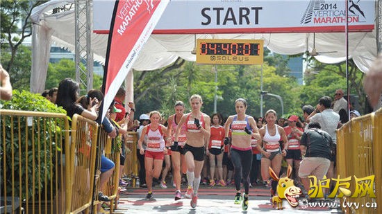 ɫ��·��ȫ��5��������ܹ��������ǻ��⵽��ɫ�ڵ��Ĺ�������ͬ����ɫ������ͬ�Ķ��顣�����ޡ�������ŷ�޾��е�ɫ��·���У�����200���˲μӡ������涼�������˵��ش��ƻ������������ף��ǳ���Ȥ��ÿ30���ӱ��ж���DJ����ͯ��Ϸ�����ߺ�����ɫ�ʽ�Ŀ�������ݡ�����ȫ�궼��ٰ죬�´α�������2015��2���������ÿ���˹�ݿ���˹����˹���о��С�