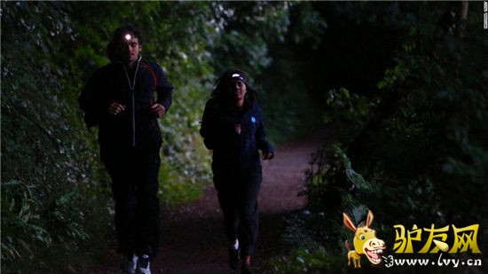 ɫ��·��ȫ��5��������ܹ��������ǻ��⵽��ɫ�ڵ��Ĺ�������ͬ����ɫ������ͬ�Ķ��顣�����ޡ�������ŷ�޾��е�ɫ��·���У�����200���˲μӡ������涼�������˵��ش��ƻ������������ף��ǳ���Ȥ��ÿ30���ӱ��ж���DJ����ͯ��Ϸ�����ߺ�����ɫ�ʽ�Ŀ�������ݡ�����ȫ�궼��ٰ죬�´α�������2015��2���������ÿ���˹�ݿ���˹����˹���о��С�