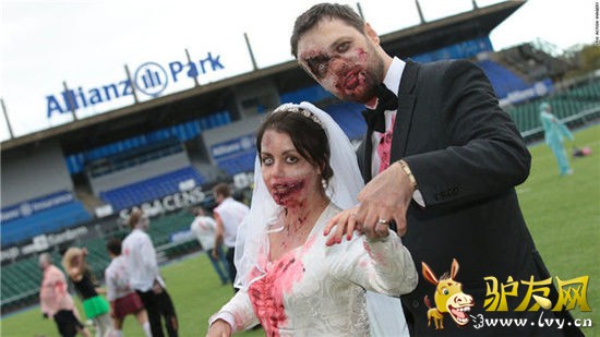 ɫ��·��ȫ��5��������ܹ��������ǻ��⵽��ɫ�ڵ��Ĺ�������ͬ����ɫ������ͬ�Ķ��顣�����ޡ�������ŷ�޾��е�ɫ��·���У�����200���˲μӡ������涼�������˵��ش��ƻ������������ף��ǳ���Ȥ��ÿ30���ӱ��ж���DJ����ͯ��Ϸ�����ߺ�����ɫ�ʽ�Ŀ�������ݡ�����ȫ�궼��ٰ죬�´α�������2015��2���������ÿ���˹�ݿ���˹����˹���о��С�