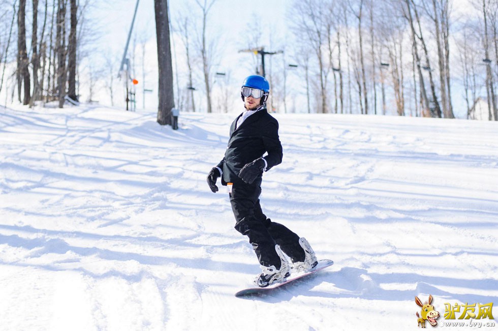 �����򸾰컬ѩ������񣬲Ȼ�ѩ�崩�������ҳ��ͼ