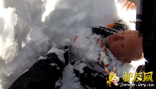 �������ӵ�ɽ����ѩ��������ѩ�ף�ֻ��ͷ¶�����档