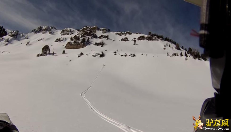 �������ӵ�ɽ����ѩ��������ѩ�ף�ֻ��ͷ¶�����档��ҳ��ͼ