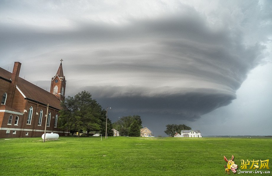 ����˹�յ�ð������Σ�գ��������������ȼ�������Ƶ���ĵط�׷��籩��ץ��˫�����׳����ͼ��