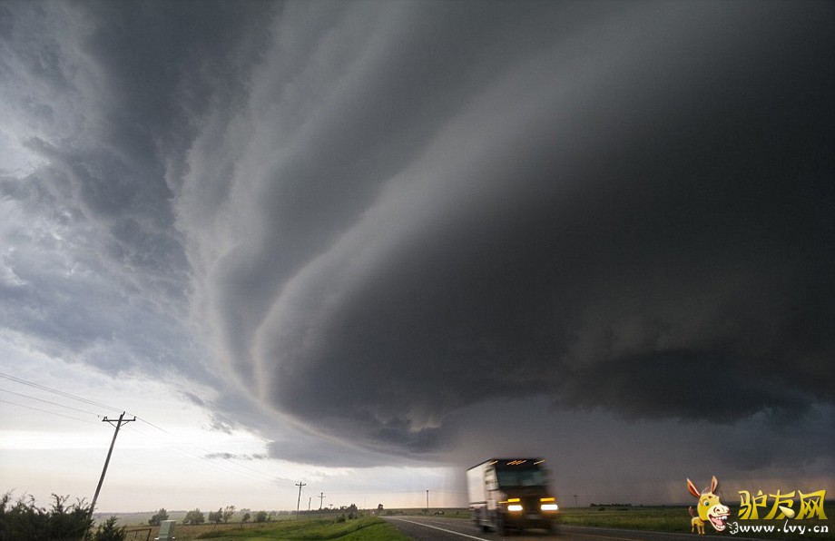 ����˹�յ�ð������Σ�գ��������������ȼ�������Ƶ���ĵط�׷��籩��ץ��˫�����׳����ͼ��