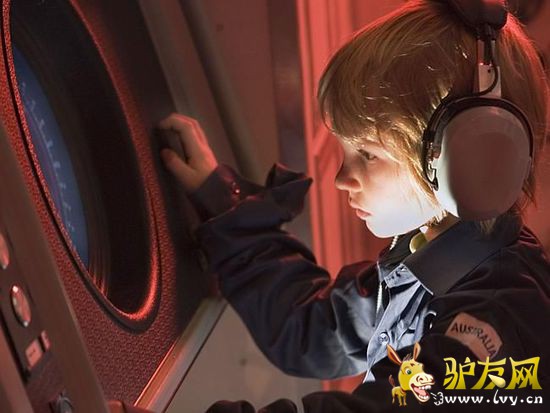 ���ٽ��ˣ��Ĵ�����8����Ѽ�ͥ���ε�