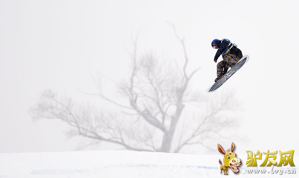 ͼ�ģ����廬ѩ�����������ڼ� ѩ���ɽ�